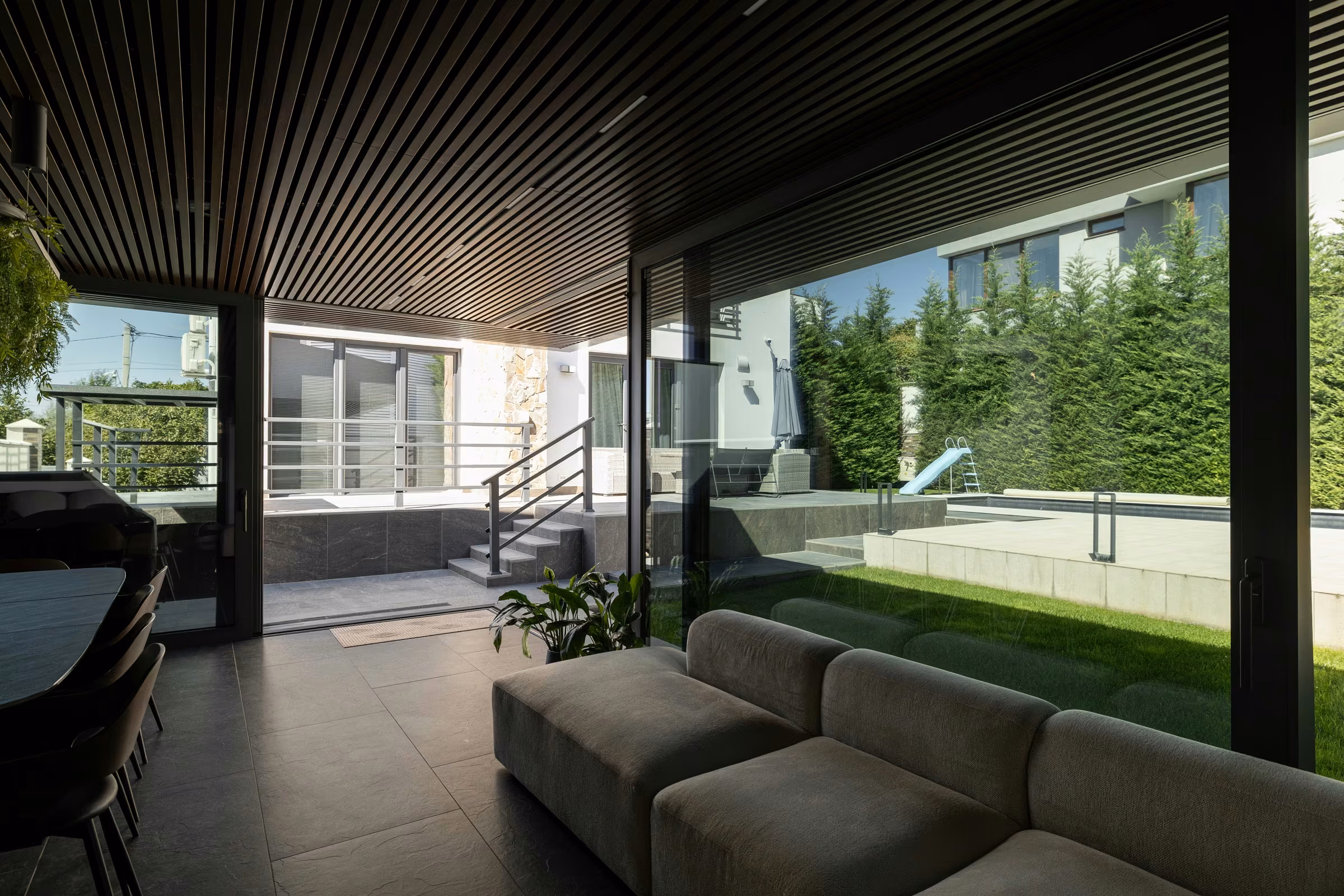 Panoramic aluminium system with glazed panels and junction details.