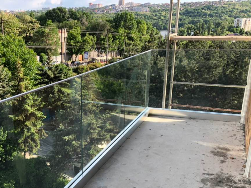 Balustradă din sticlă pentru balcon